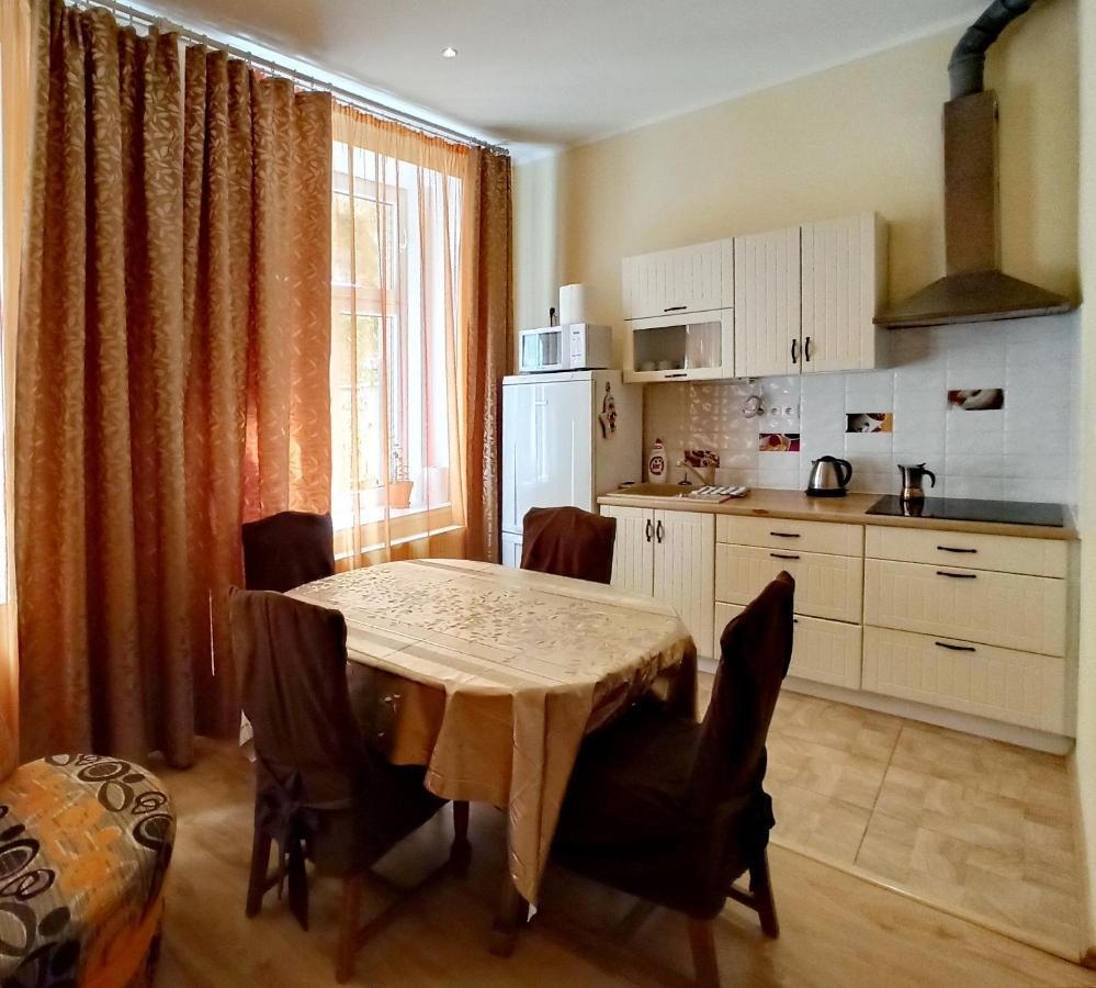 קרלובי וארי Apartments Iris מראה חיצוני תמונה