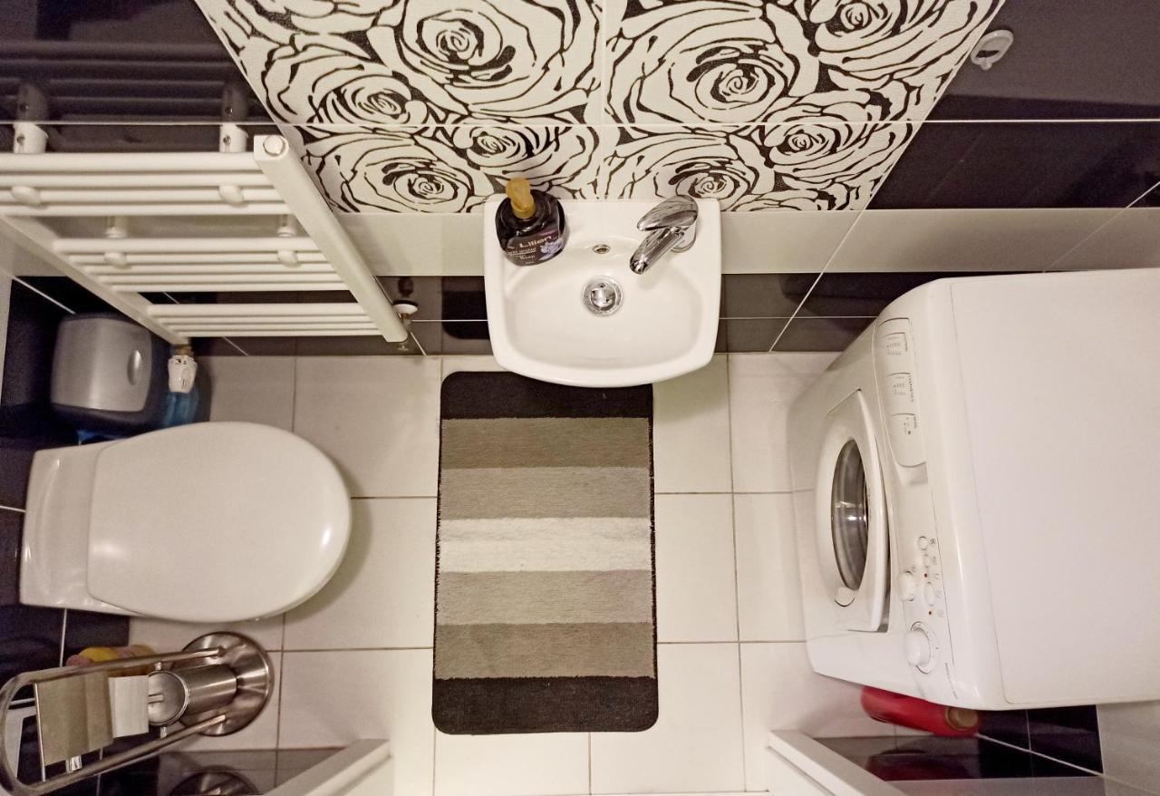 קרלובי וארי Apartments Iris מראה חיצוני תמונה