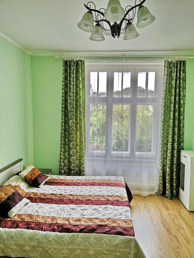 קרלובי וארי Apartments Iris מראה חיצוני תמונה
