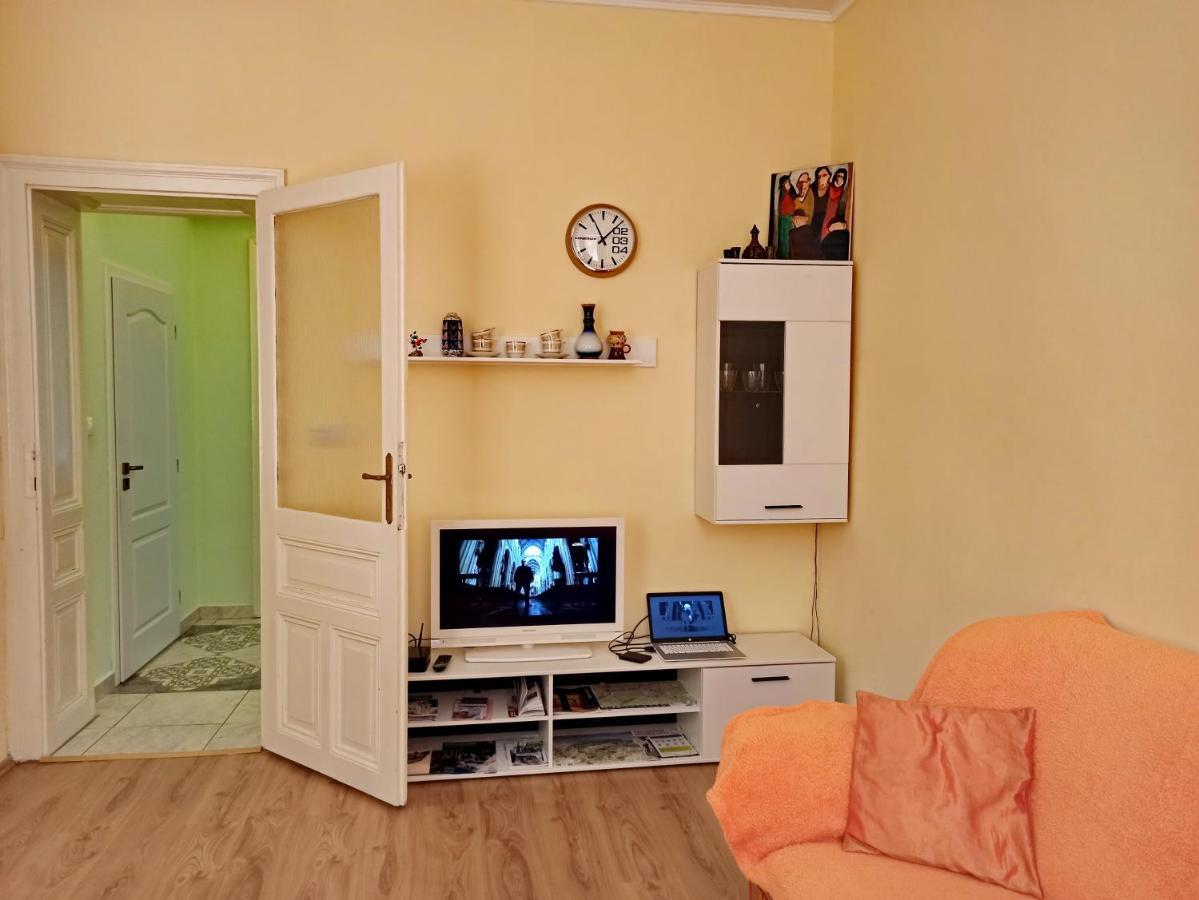 קרלובי וארי Apartments Iris מראה חיצוני תמונה